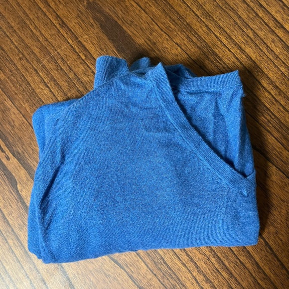 Uniqlo men’s v neck cashmere blend sweater - Picture 4 of 4